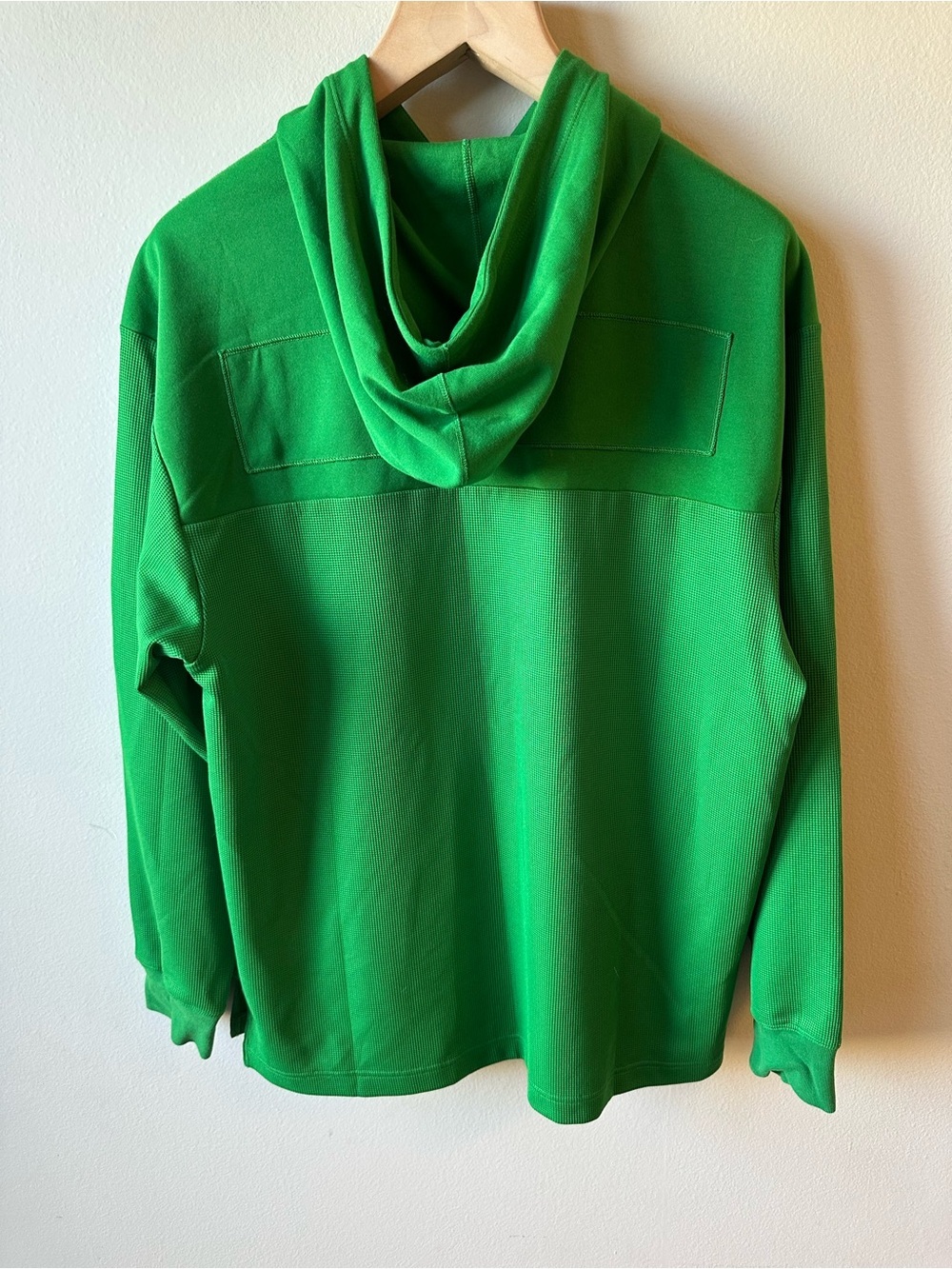 Nike Men's Green Oregon Ducks Hooded Pullover with Yellow Accents - Picture 2 of 4